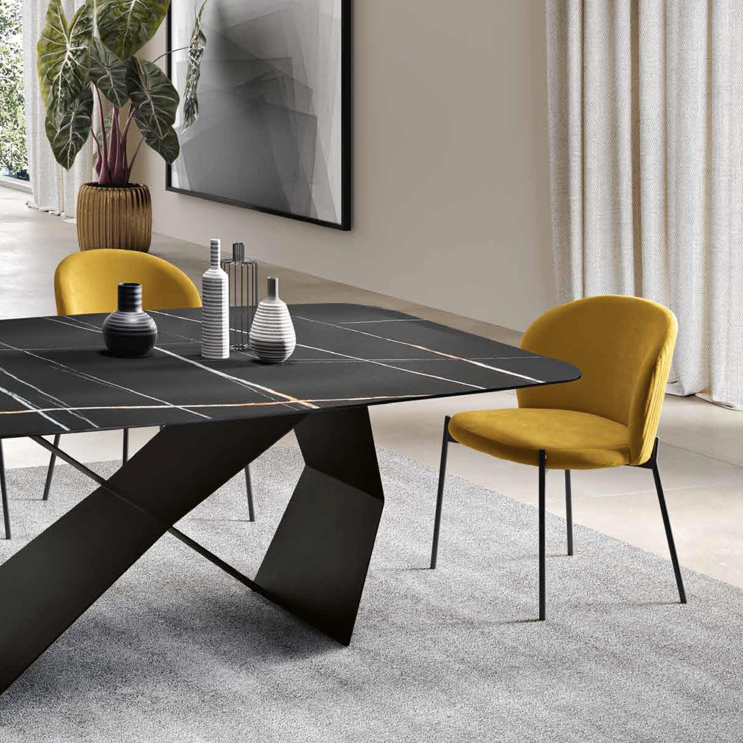 Sedia di velluto imbottita <span>Gialla DALIKA</span> - immagine 2